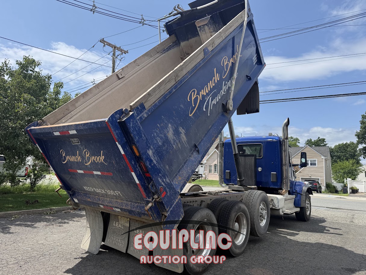 2023 Peterbilt 567