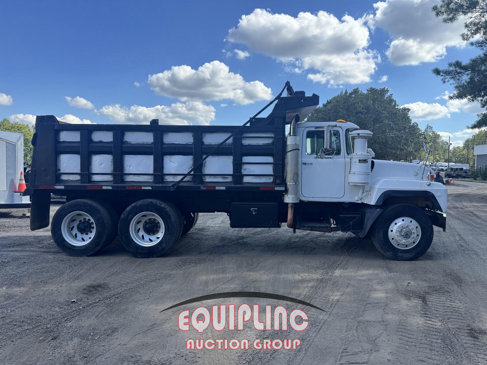 1999 Mack RD688S