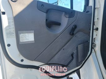 2017 Freightliner M2 106
