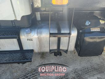 2017 Freightliner M2 106