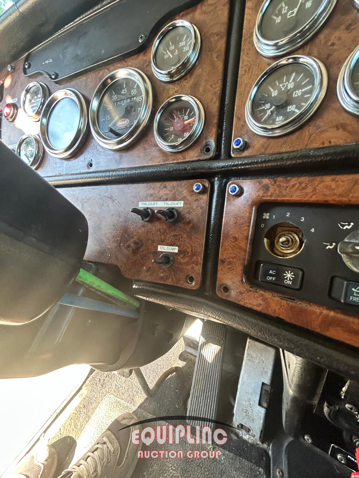 2001 Peterbilt 379