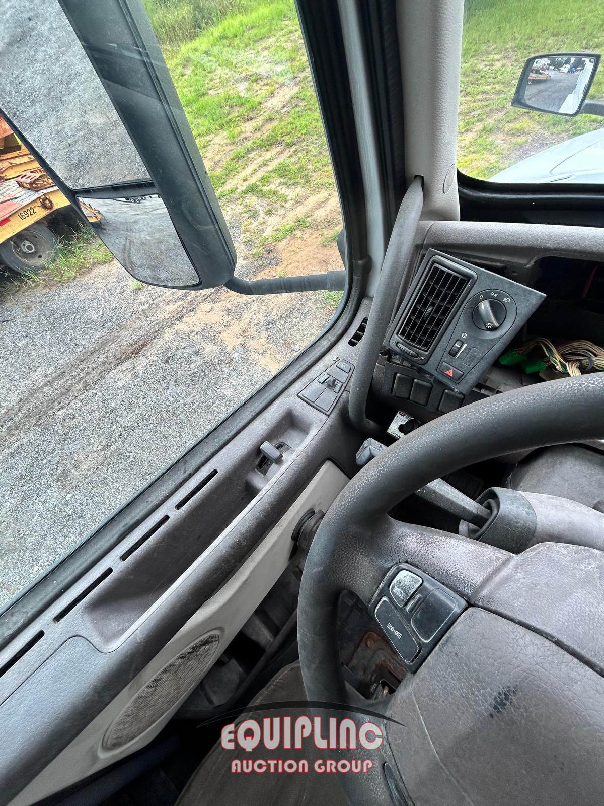 2011 Freightliner M2