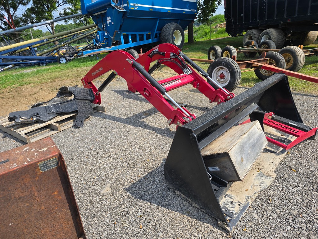 Photo of a 2019 Mahindra 8100