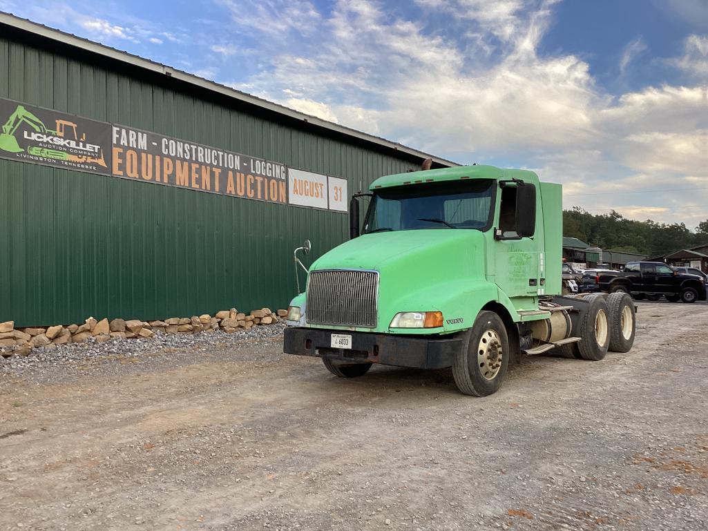 Photo of a 2000 Volvo VNL