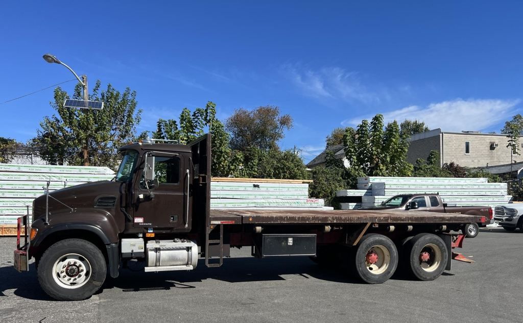 2006 Mack Granite CV713 Dumping Flatbed