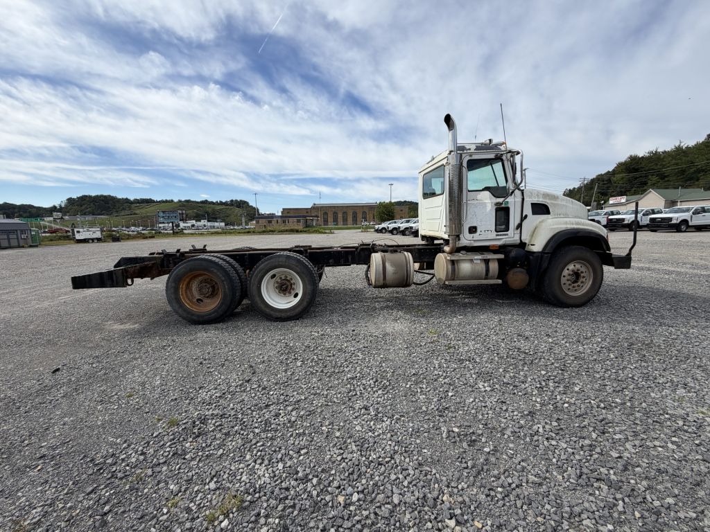 2007 Mack CV713