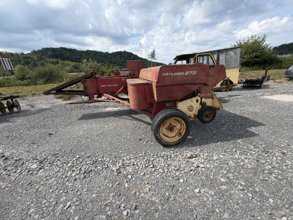 New Holland 273