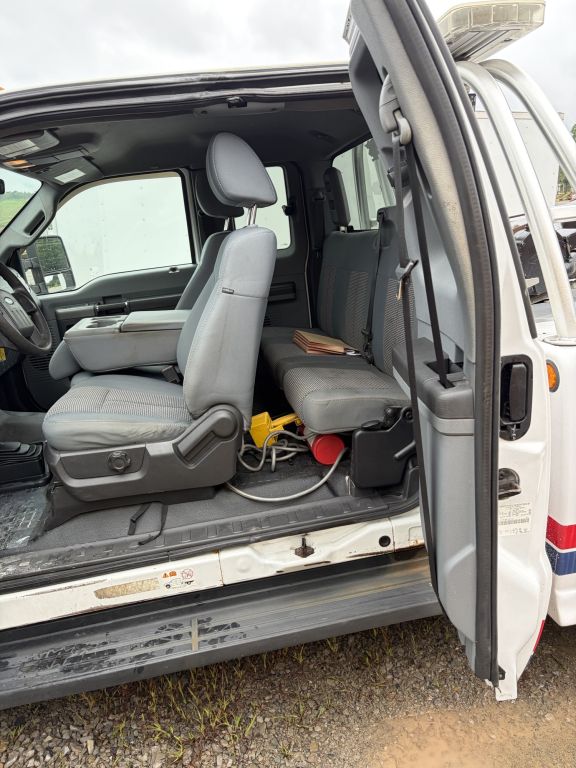 2011 Ford F550 SUPER DUTY