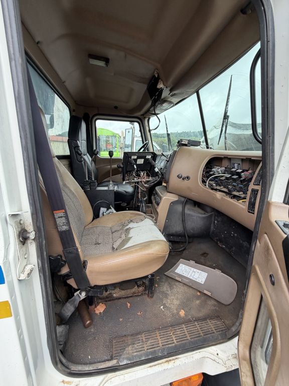 2006 Mack CV713