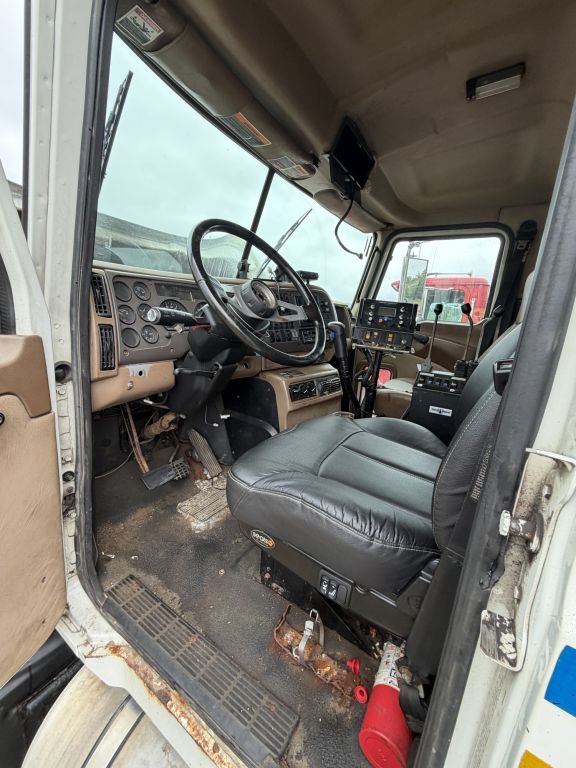 2006 Mack CV713