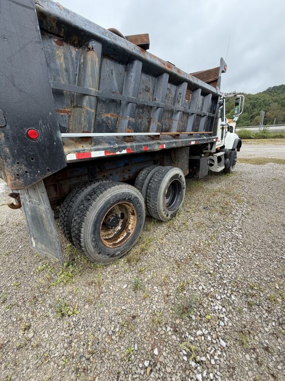 2006 Mack CV713