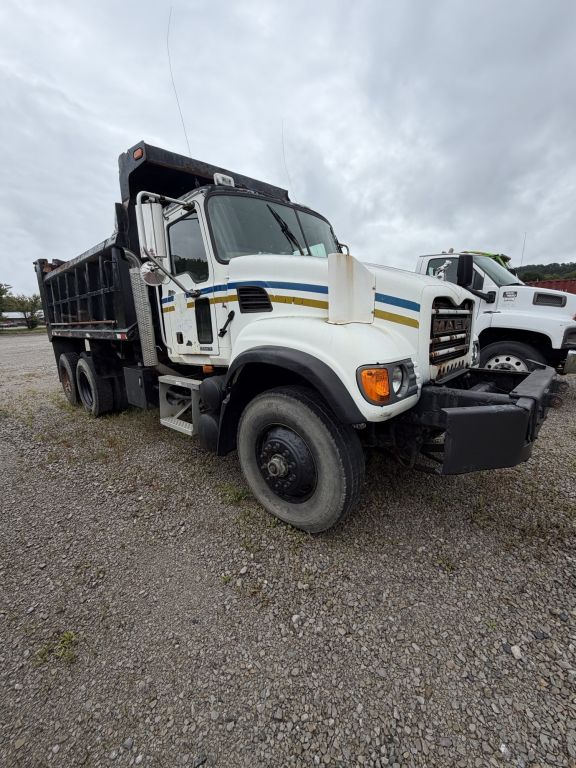 2006 Mack CV713