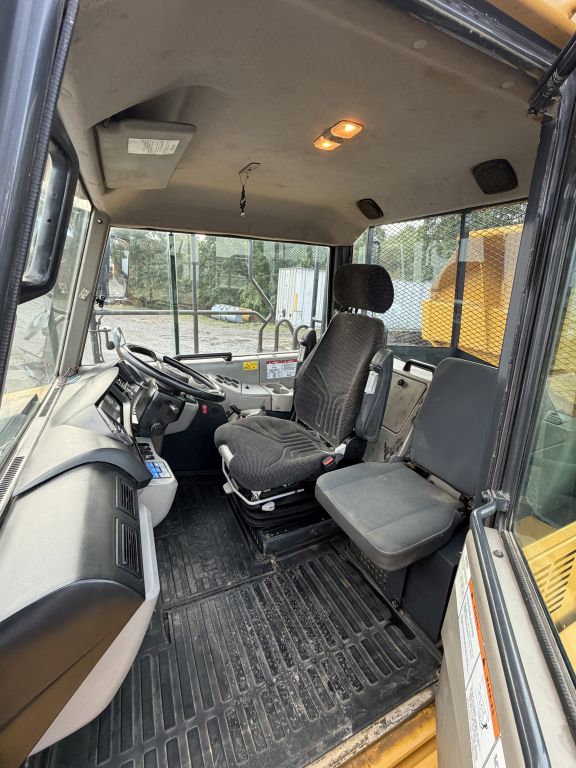 Komatsu HM400-3