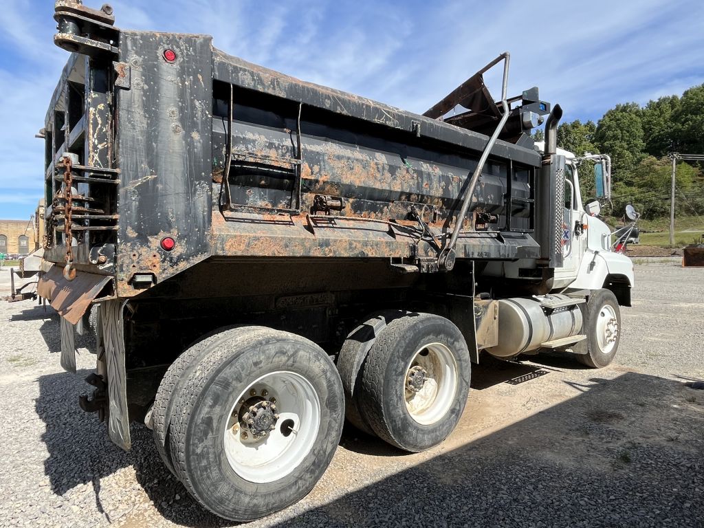 2004 International Harvester 5600I