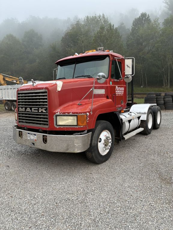 Photo of 1994 Mack CH613