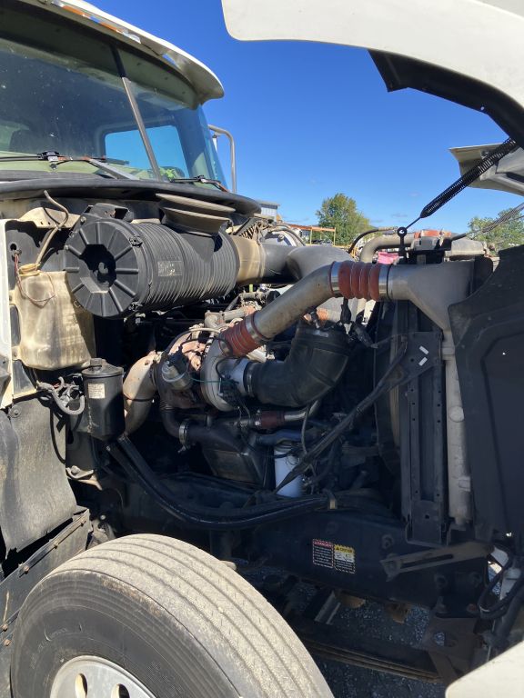 2004 Mack CH613