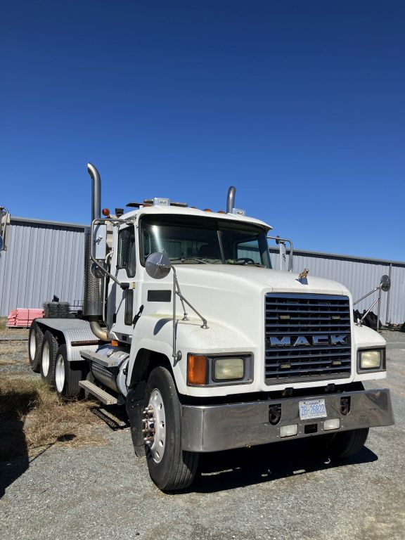 2004 Mack CH613
