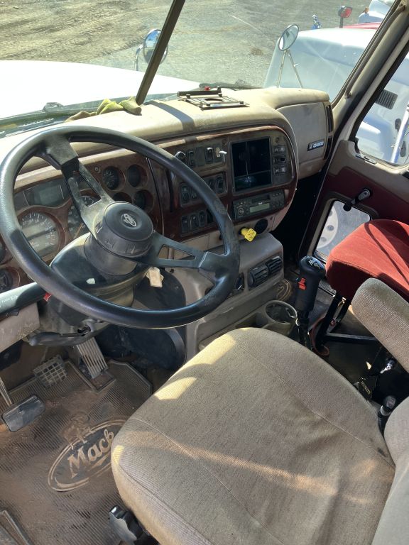 2004 Mack CH613
