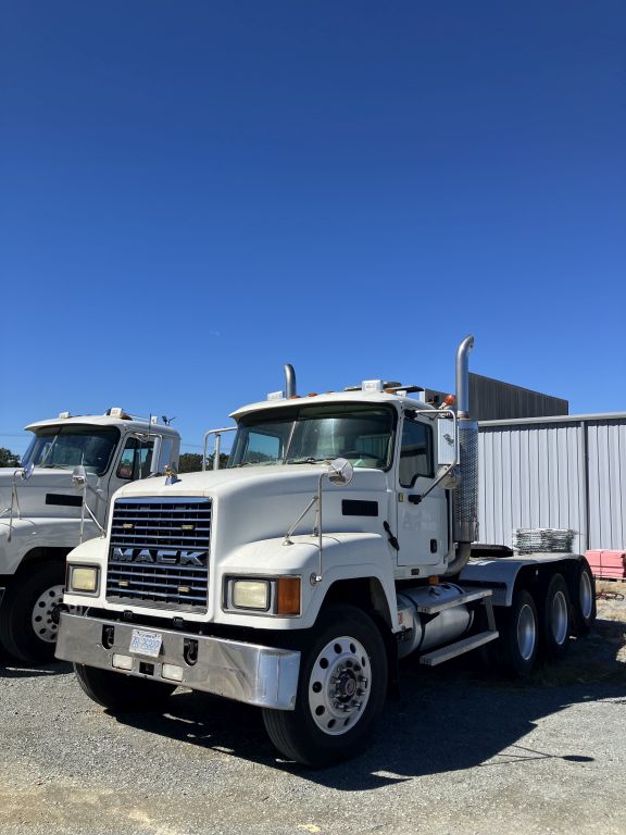 Photo of 2004 Mack CH613