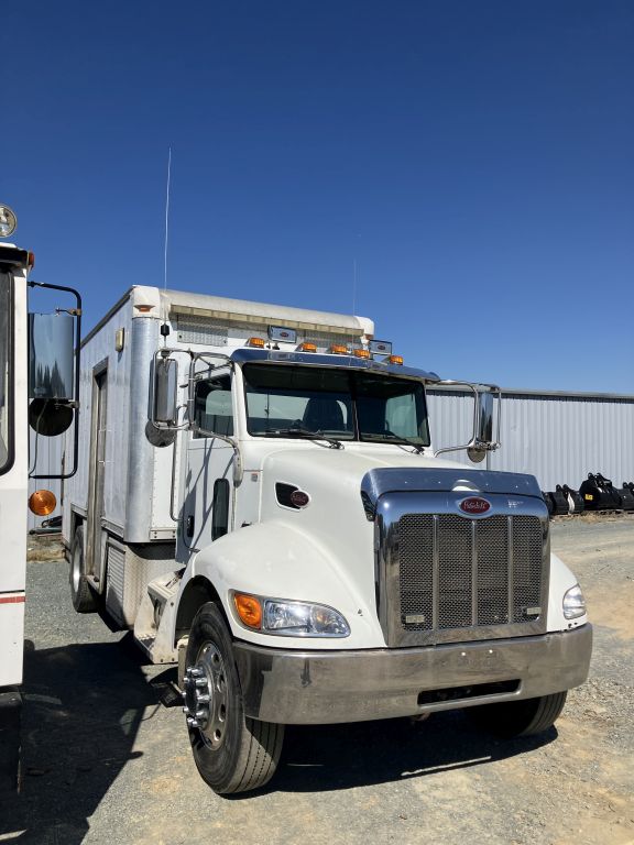 2009 Peterbilt PB335