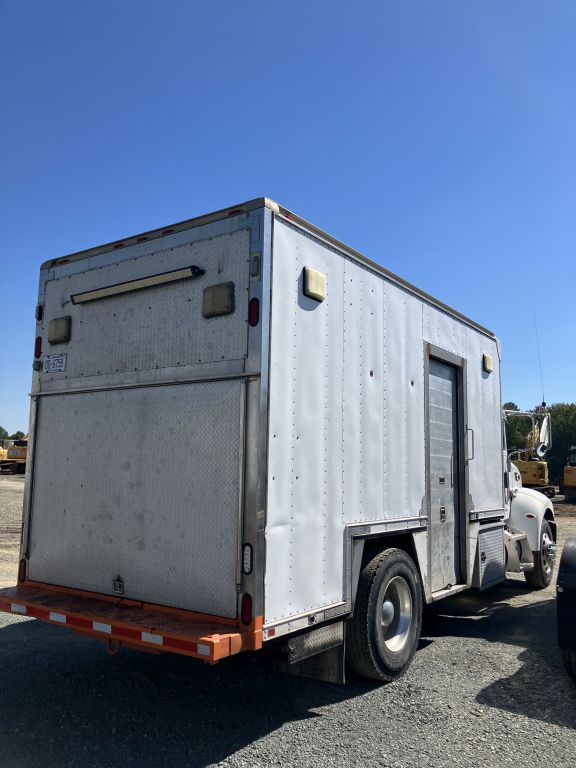 2009 Peterbilt PB335