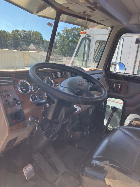 2009 Peterbilt PB335