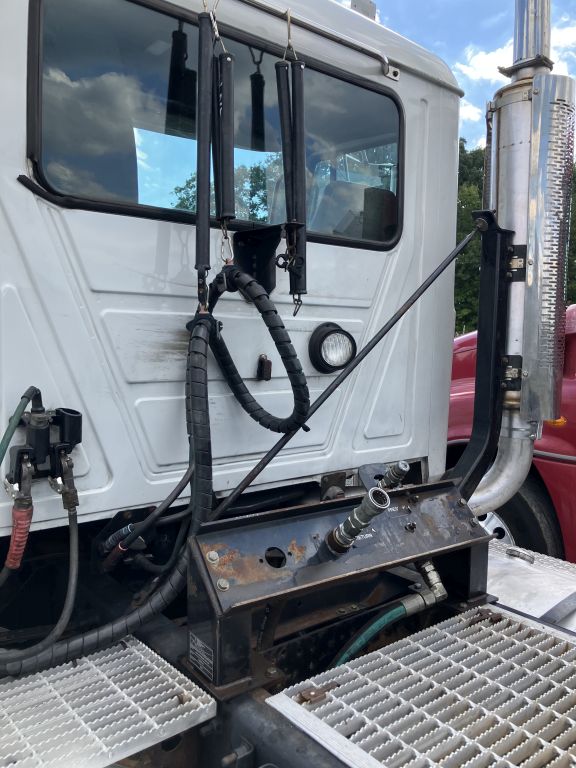 2002 Mack CH613