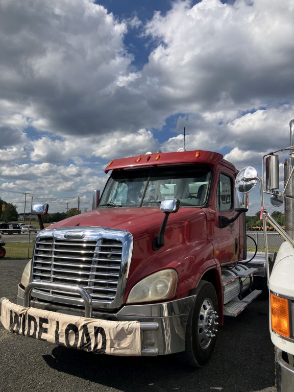 Photo of 2010 Freightliner CASCADIA