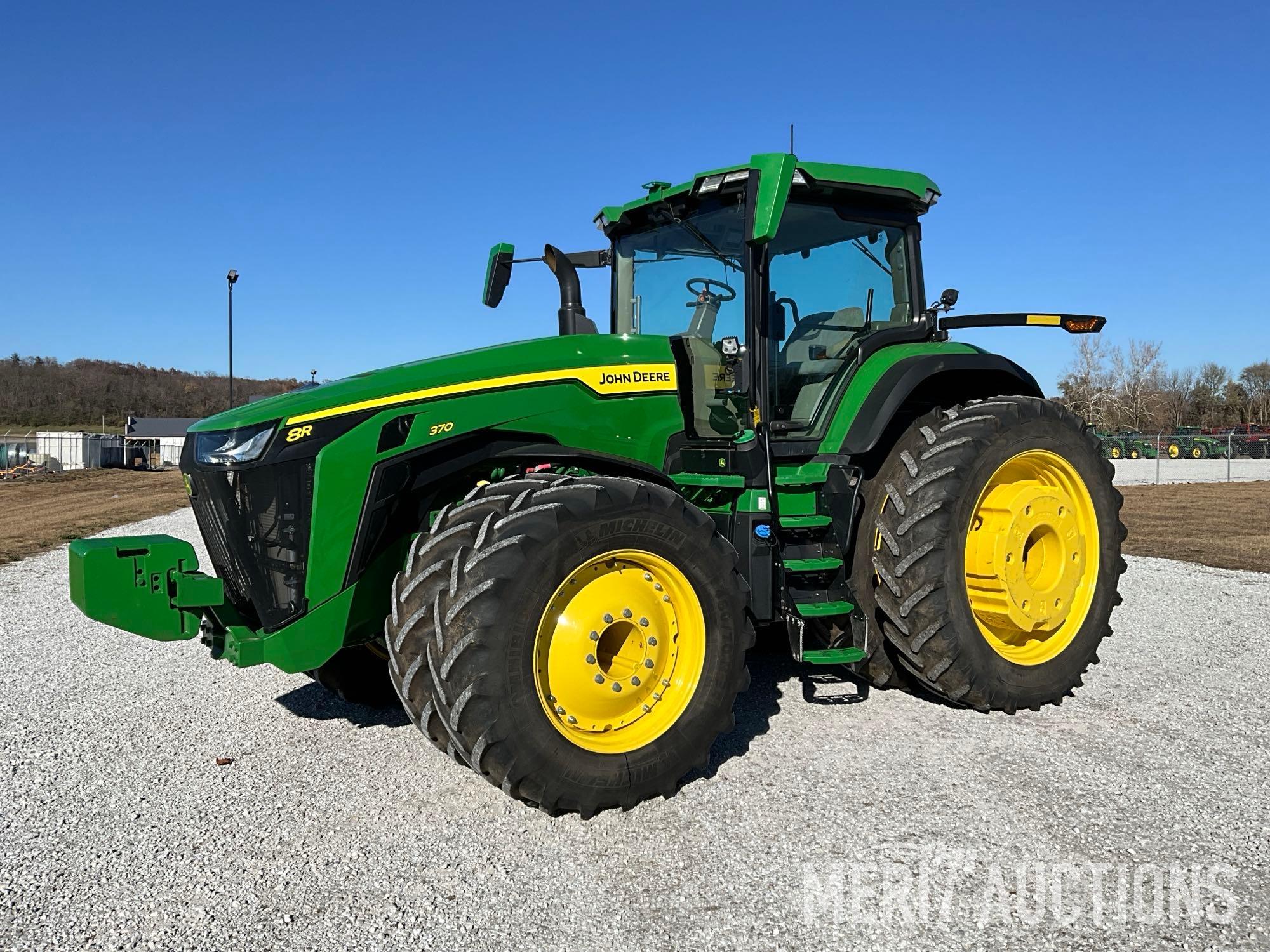 Photo of a  John Deere 8R 370