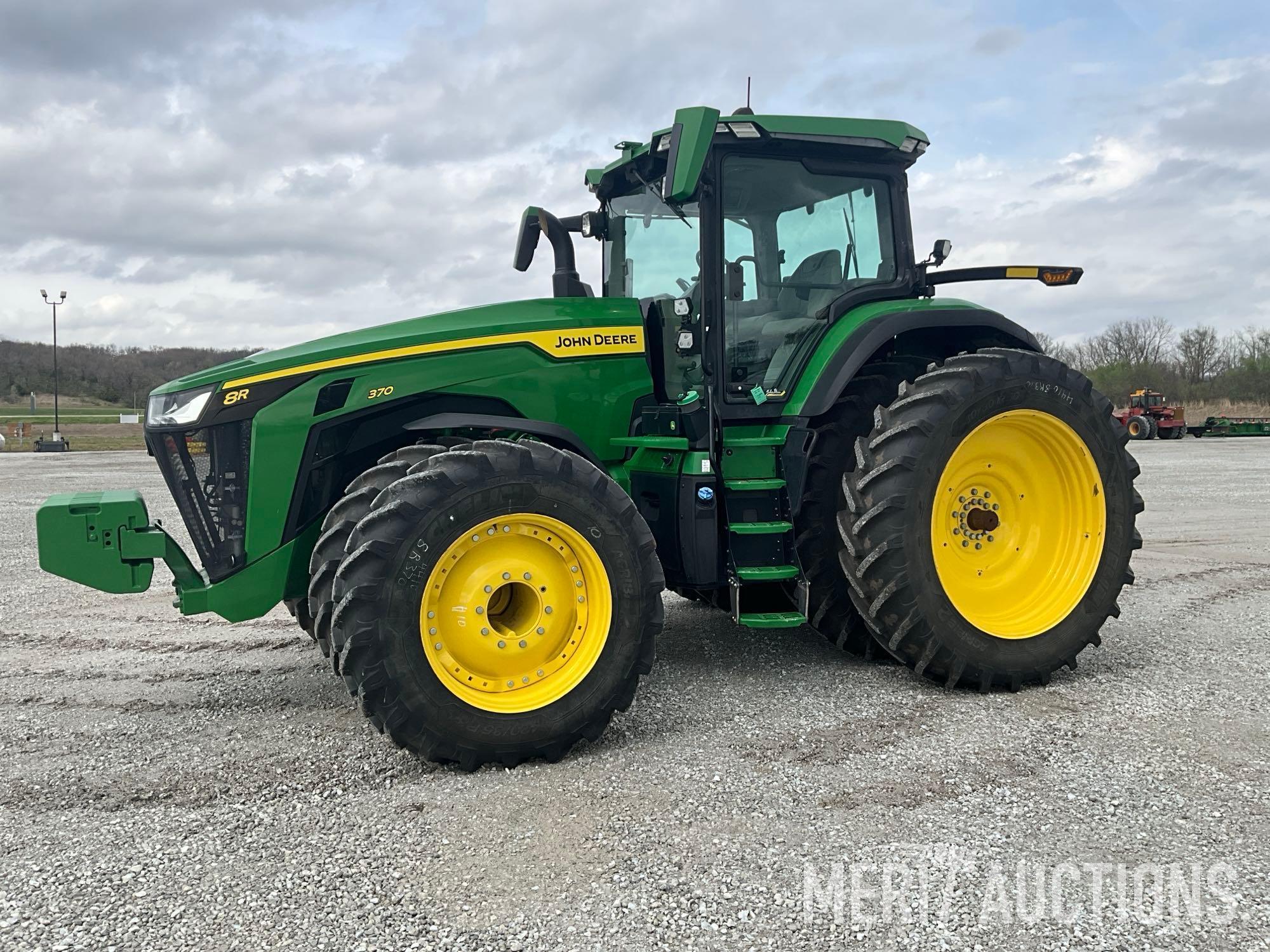 2023 John Deere 8R 370 Tractor