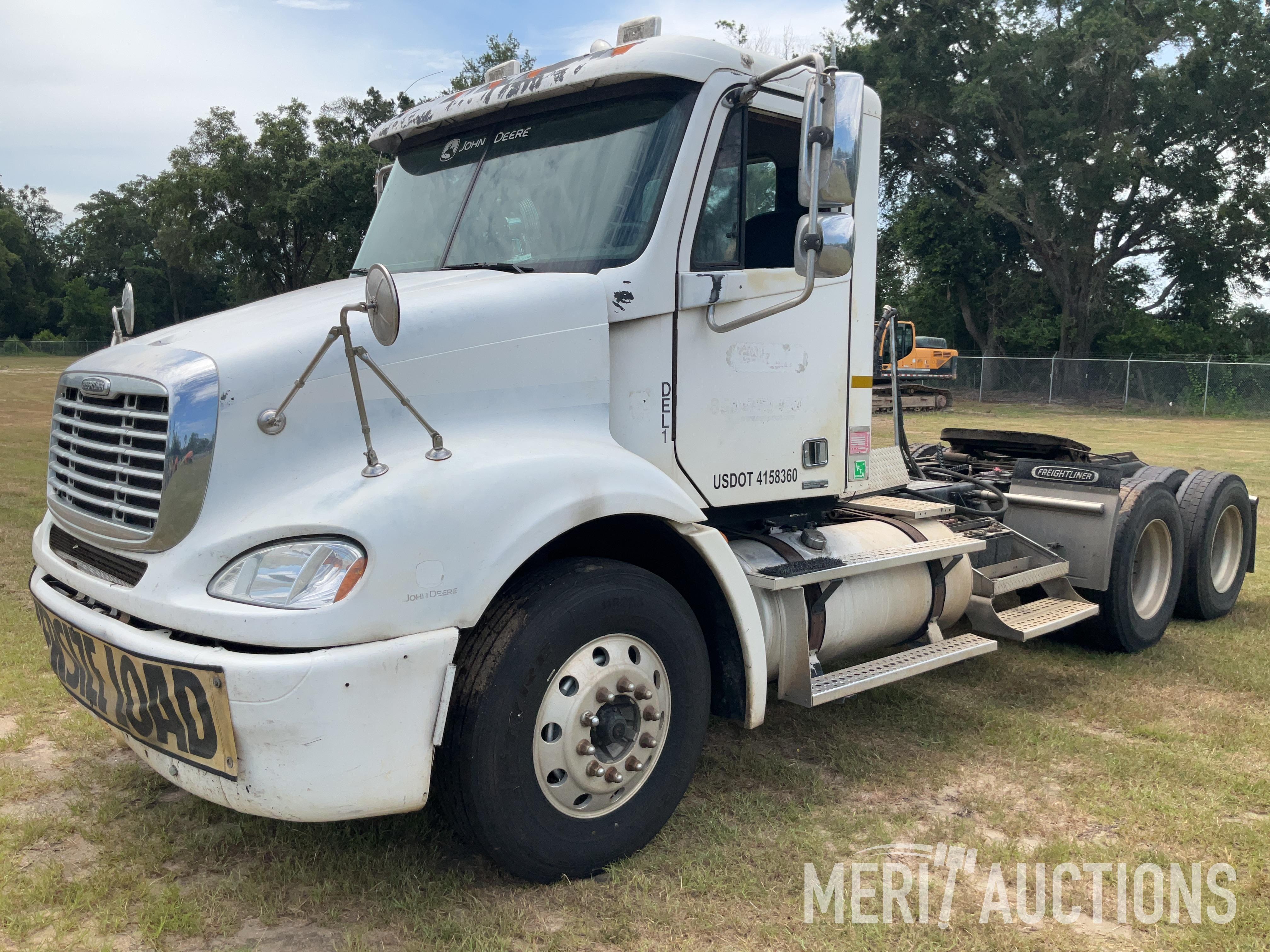 2005 Freightliner Columbia 112 Semi Truck