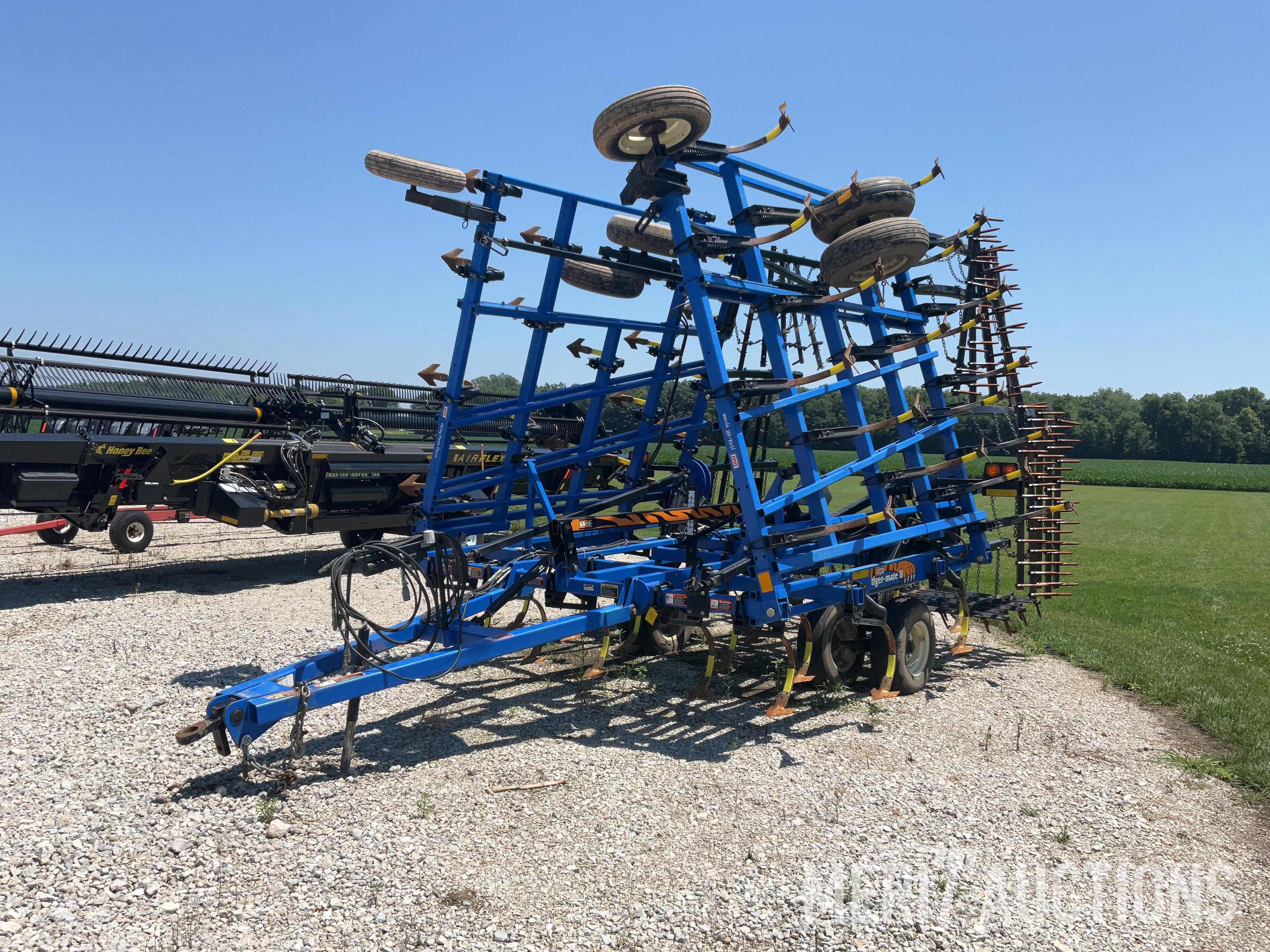 Tiger-Mate II Field Cultivator