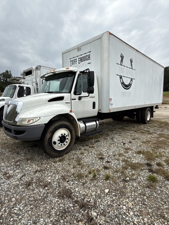 Photo of a 2003 Isuzu NPR