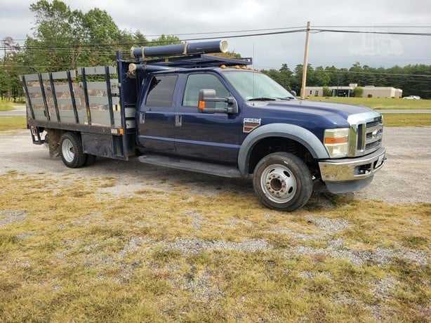 2009 Ford F550 Flatbed w/ Lift Gate