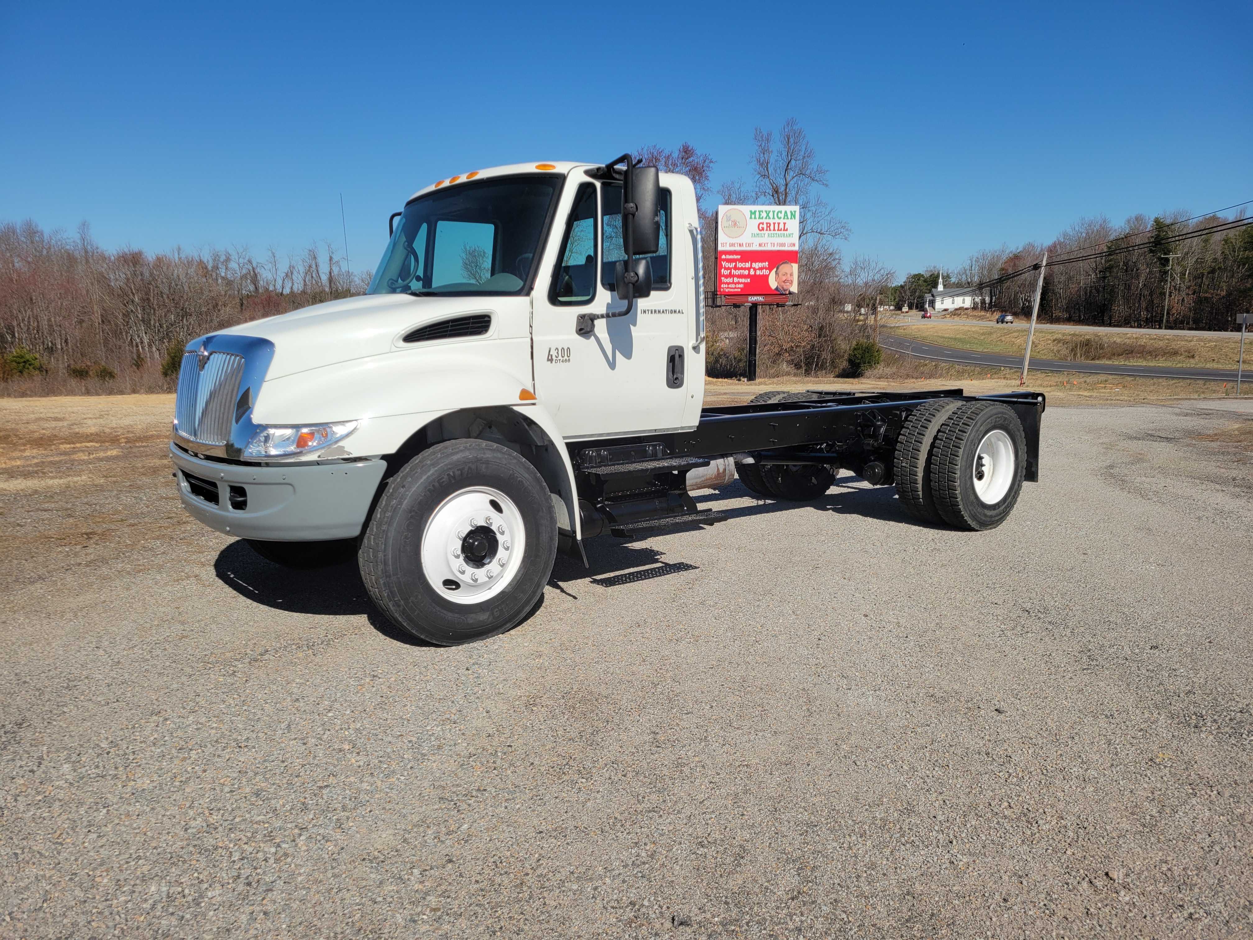 2007 International 4300 Cab & Chassis 438418