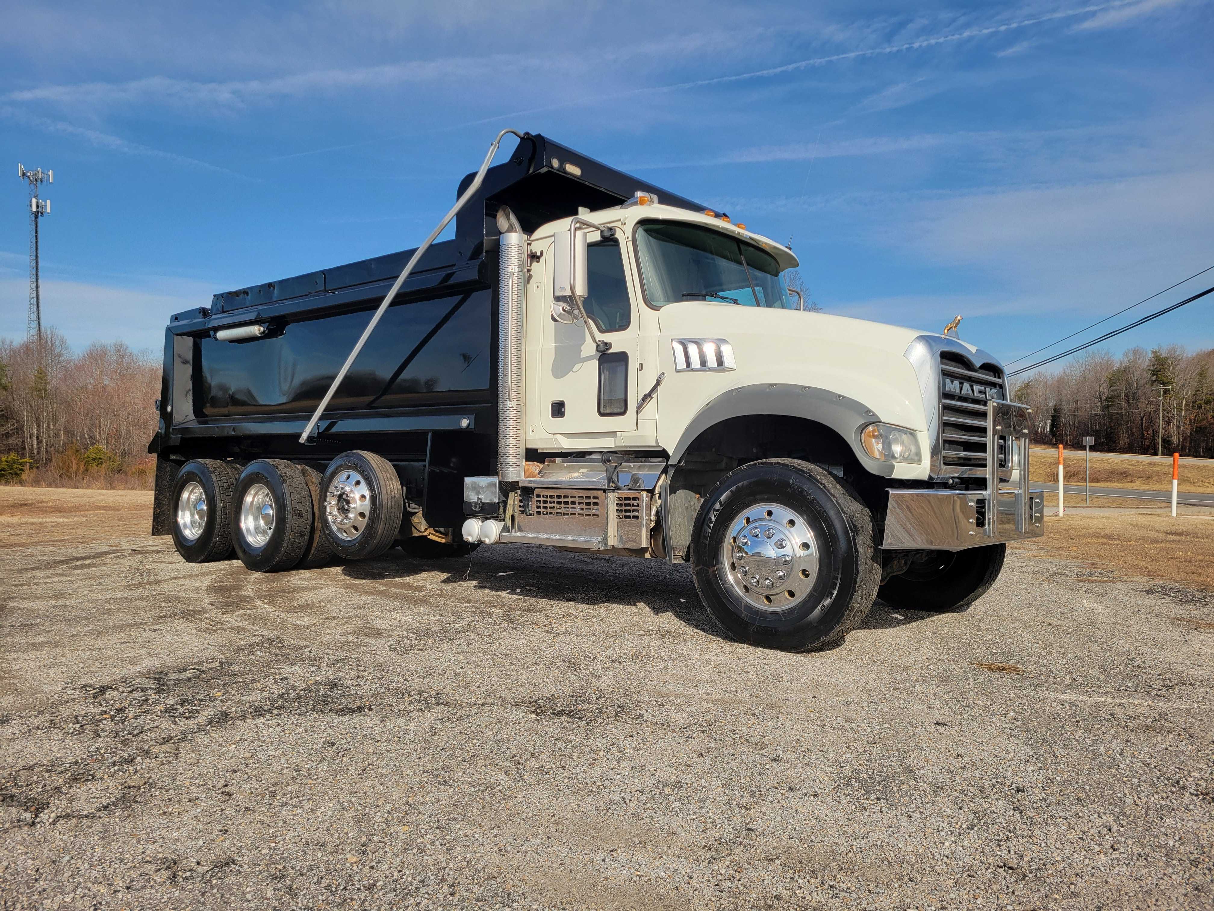 2019 Mack Granite Tri-Axle Dump w/ Lift Gate 006043
