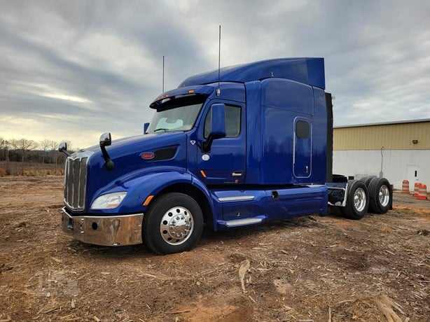 2018 Peterbilt 579 Sleeper 72