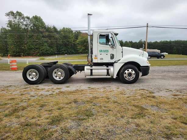 2002 FREIGHTLINER COLUMBIA DAY CAB