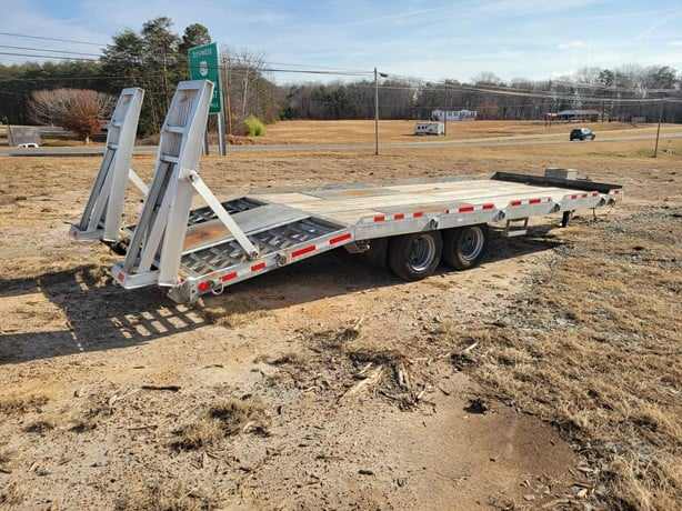 2010 Sauber 25' Tag Trailer