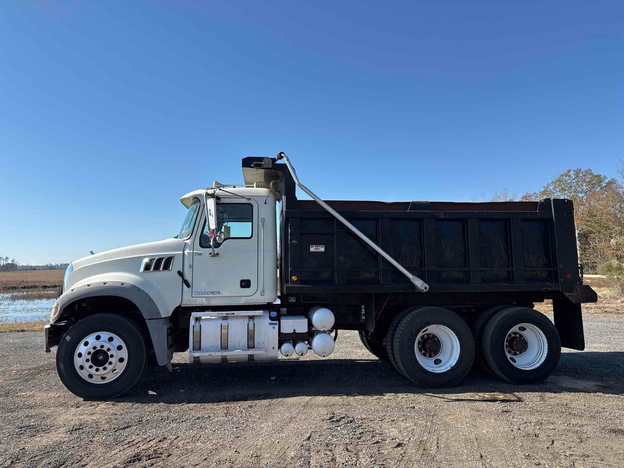 2015 MACK GRANITE GU713 DUMP TRUCK