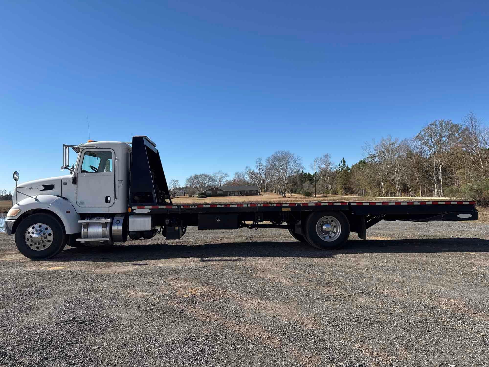 2017 PETERBILT PB337 HYDRA-TAIL FLATBED TRUCK