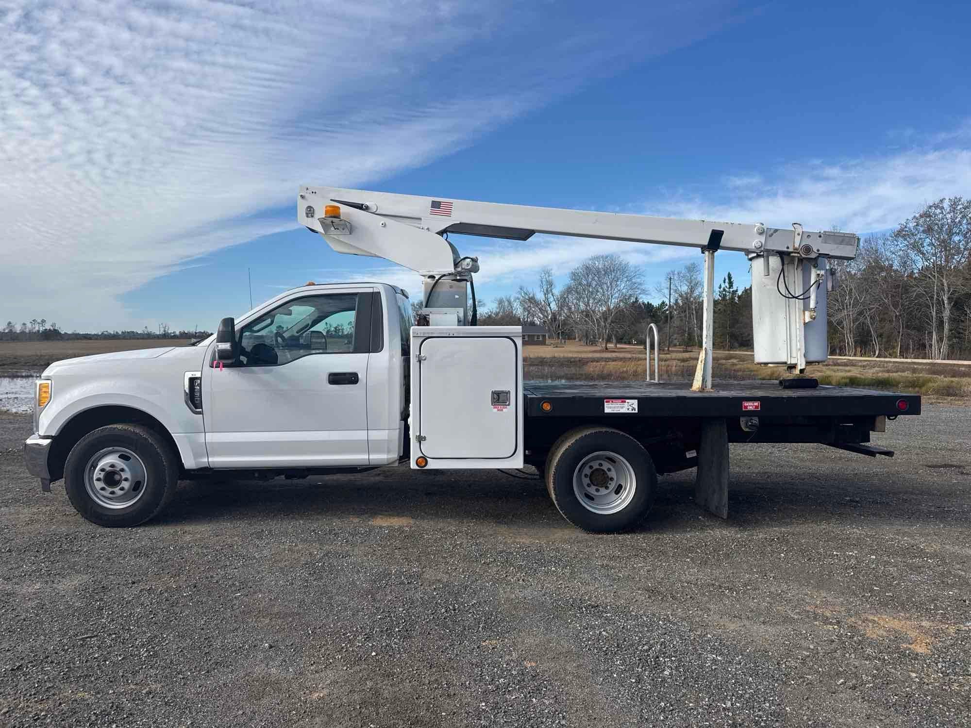 2017 FORD F-350 XL 35' NON-INSULATED BUCKET TRK