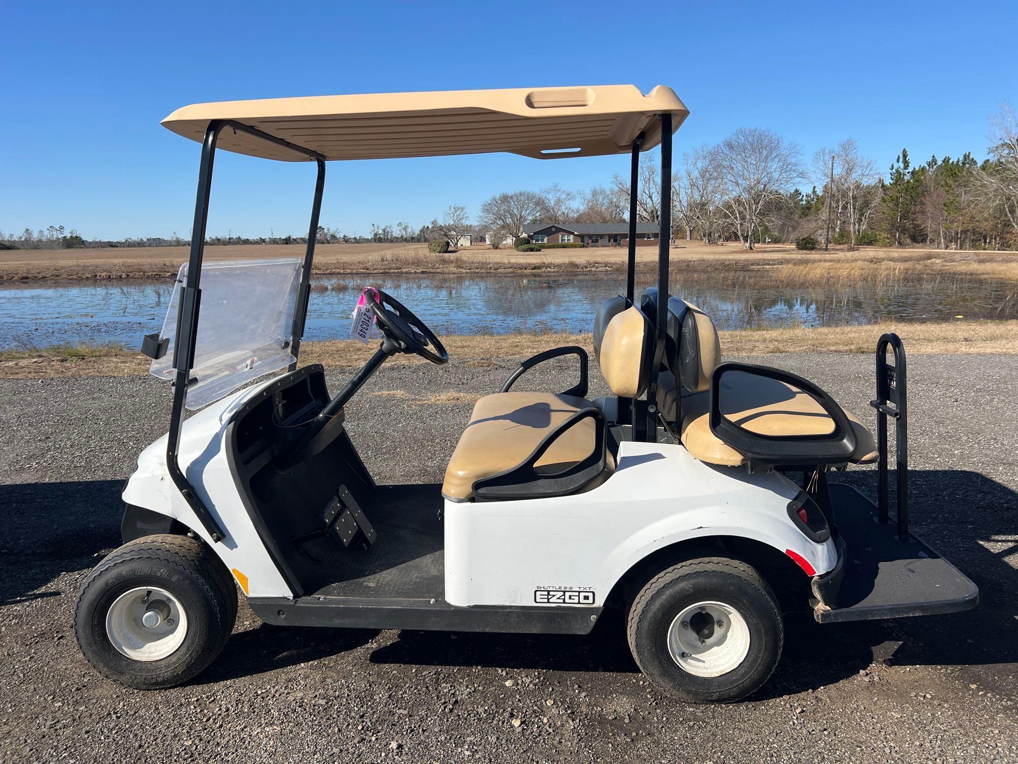 EZ-GO SHUTTLE 2X2 TXT GAS GOLF CART