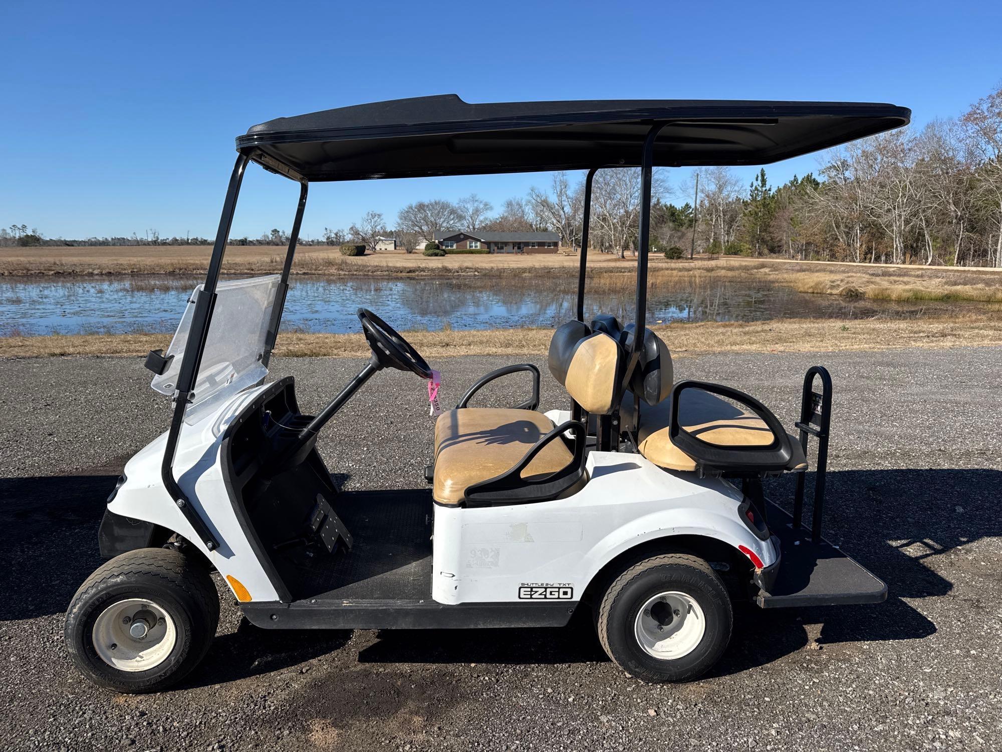 EZ-GO SHUTTLE 2X2 TXT GAS GOLF CART