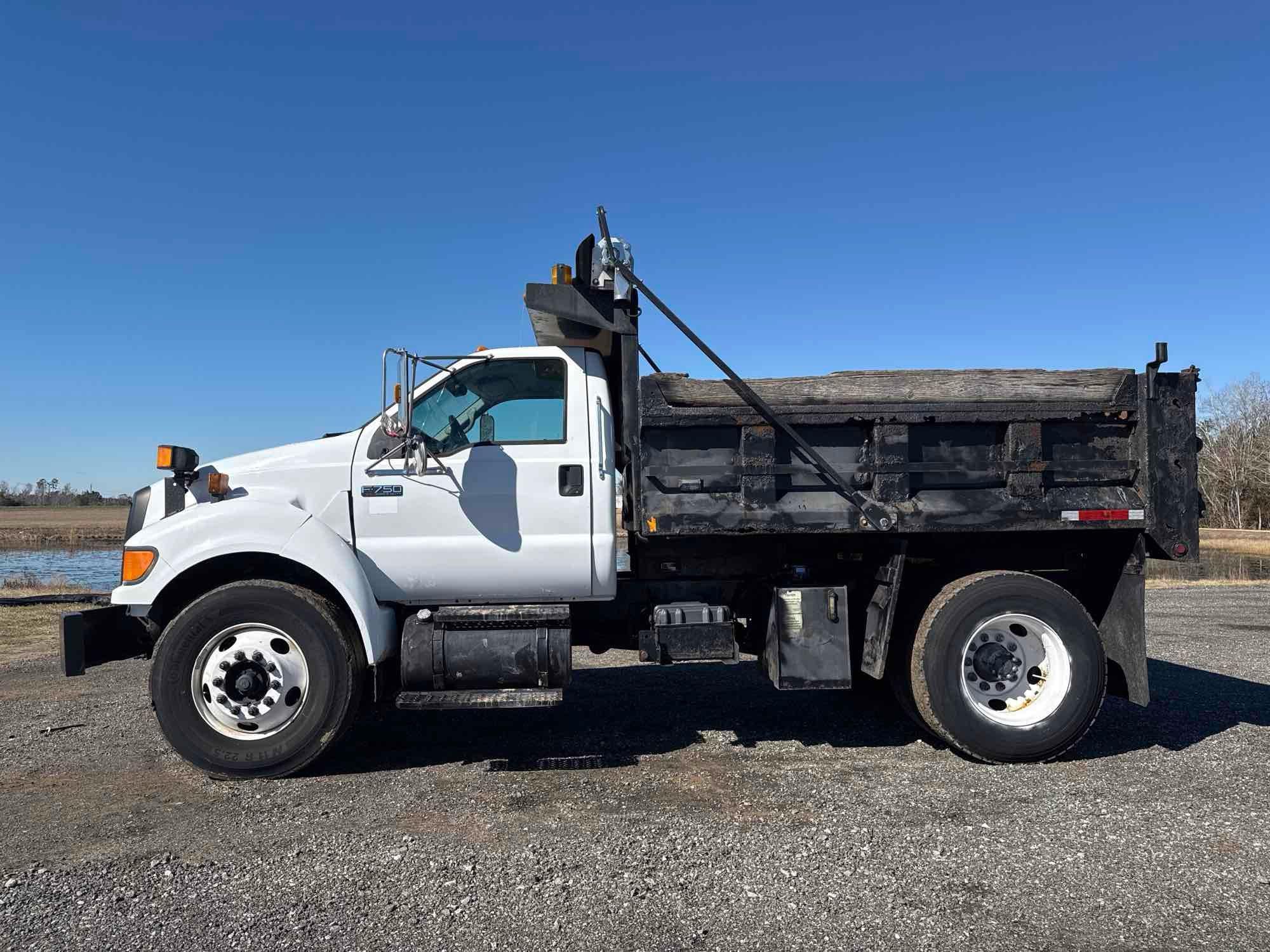 2009 FORD F-750 XL SUPER DUTY DUMP TRUCK