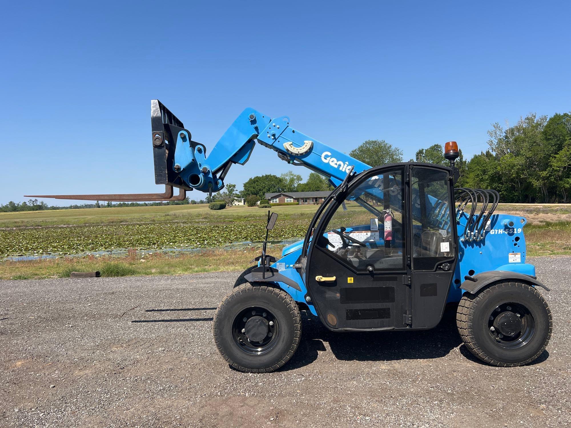 Photo of a 2019 Genie GTH5519