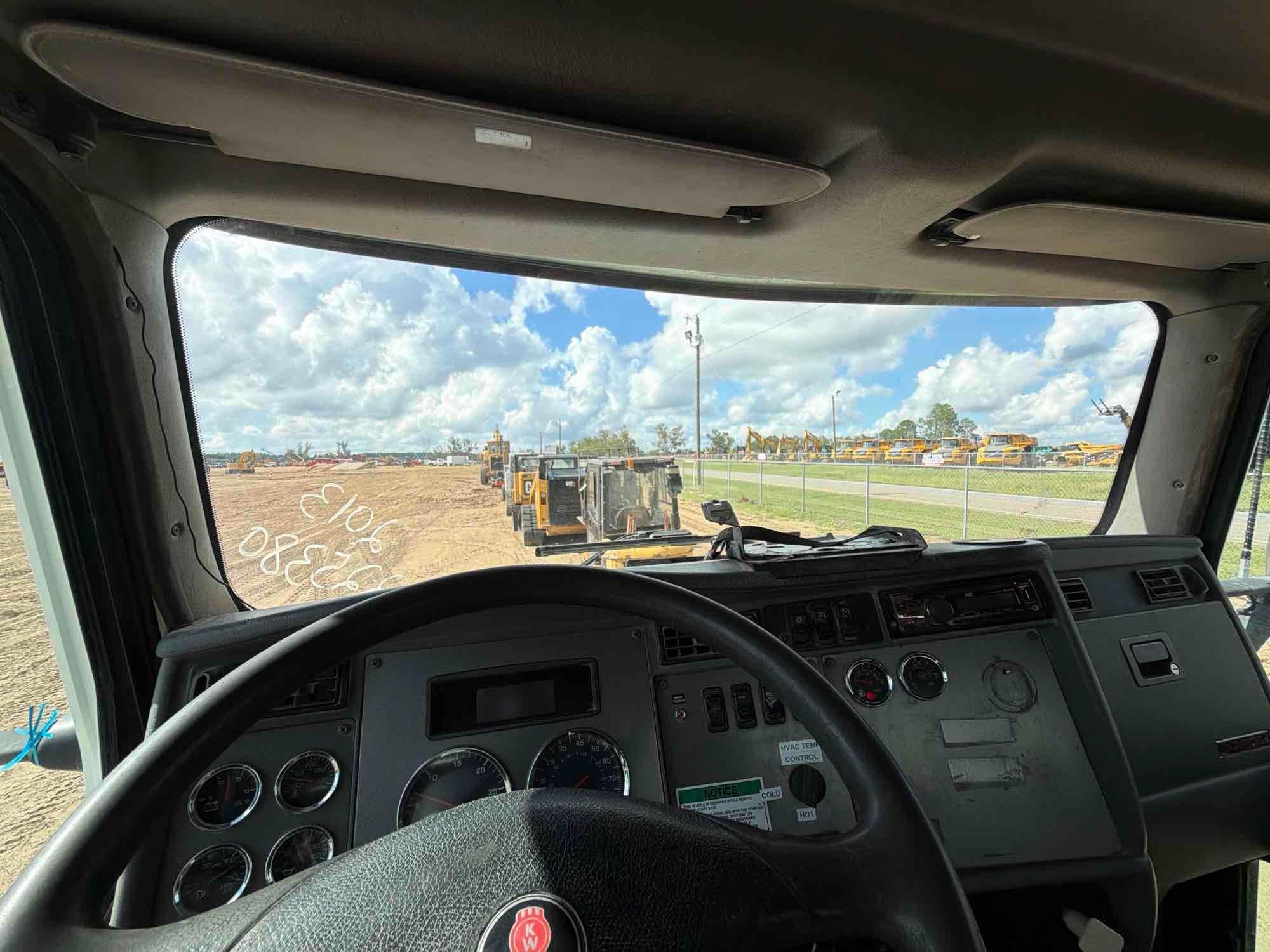 Kenworth T370