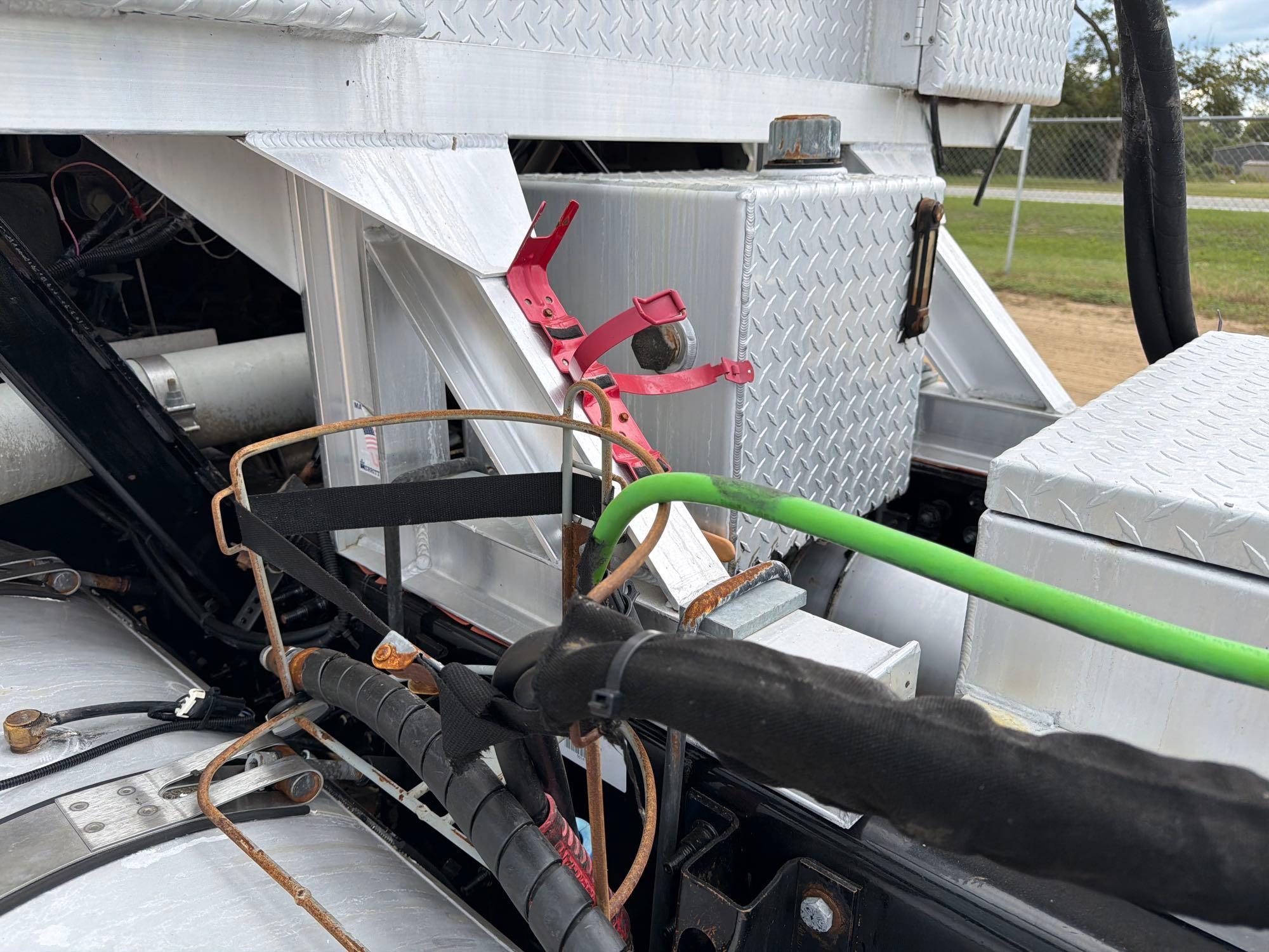 2013 Mack TD713