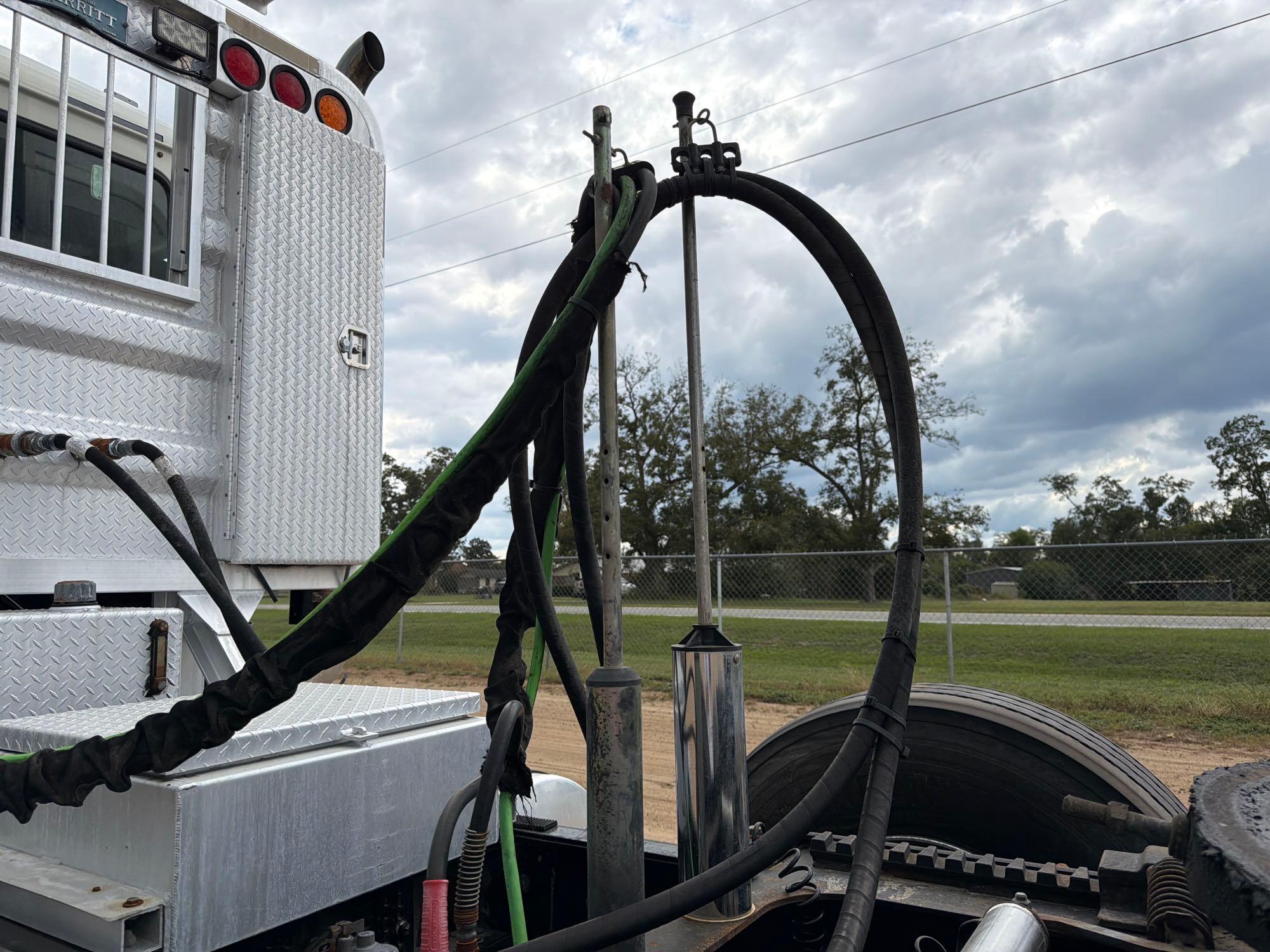 2013 Mack TD713