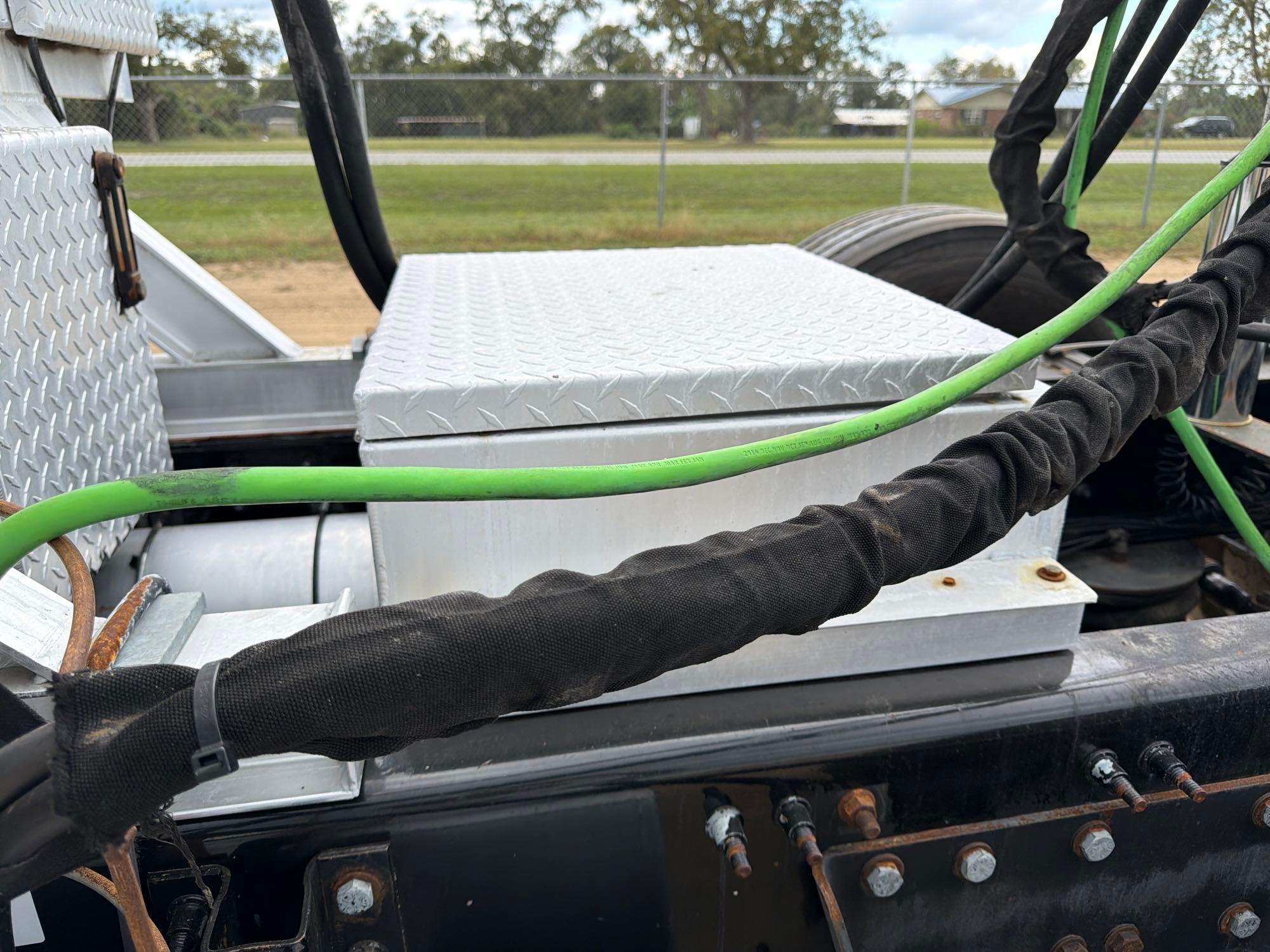 2013 Mack TD713